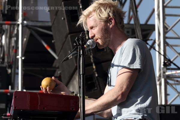 EWERT AND THE TWO DRAGONS - 2012-07-22 - PARIS - Parvis de l'Hotel de Ville - 